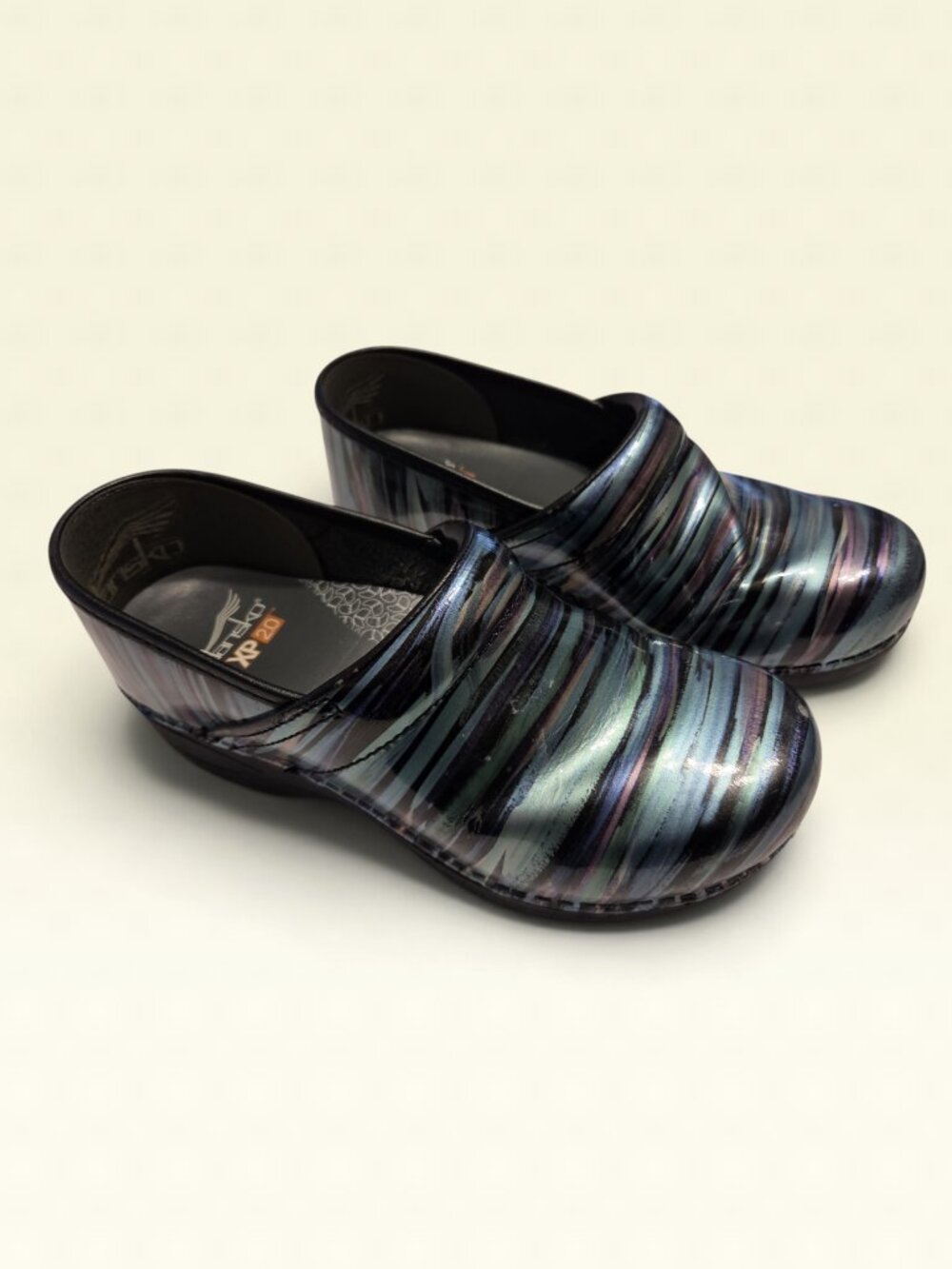 Dansko XP 2.0 Women's Painterly Patent Leather Clogs - Size EU 38 (US 7.5 - 8).